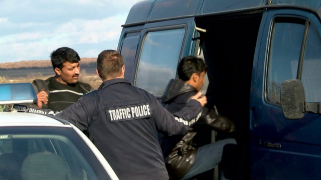 Задържаните край Хасково мигранти: Бягаме от война