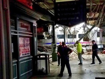 Влак се вряза гара в Ню Джърси, повече от 100 души са ранени