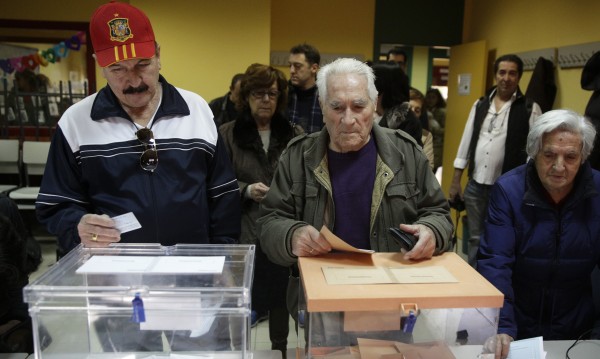 Мариано Рахой спечели изборите, но без мнозинство