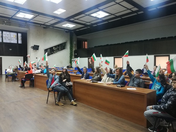 Благоевград: Ученици се представиха отлично в кръг „Знание“, част от инициативата „Училище на годината“