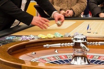 Неизвестен е извършил кражба на 4 200 лева от казино в Шумен