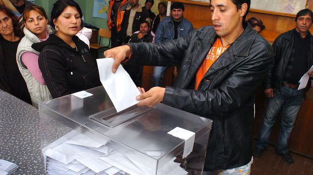 Масово струпване на избиратели в Шекер
махала
