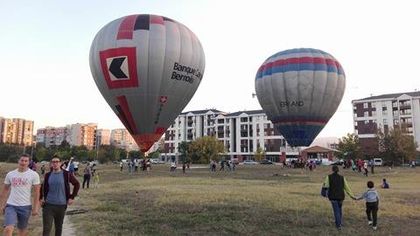 Радост за децата! Огромни балони се извисиха над Тракия за празника на квартала (СНИМКИ)