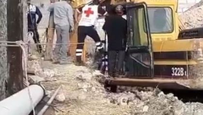 Дете на годинка и половина бе извадено живо от кладенец в Мексико десет часа, след като падна там