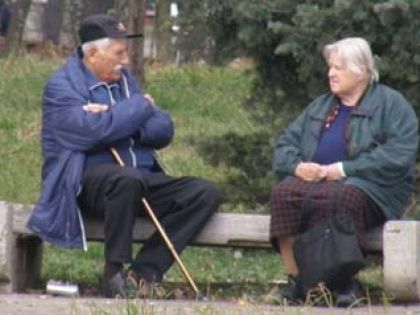 Гадост! Пазарджишки циганин наплю в лицето баба и дядо