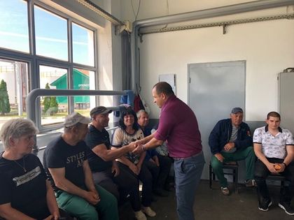 Европейски избори 2019: Кандидатът за евродепутат Младен Шишков, ГЕРБ се срещна с работници от рафинерия в Белозем