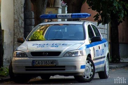 Жена ограби мъж в дома му, плаши го с нож