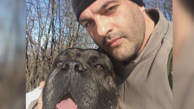 Съдът решава дали да остави в ареста мъжа, чиито кучета убиха човек