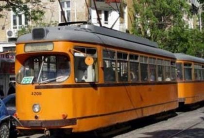Шок и ужас в градския в София! Вижте каква гнусотия пътува с трамвай (СНИМКА 18+)