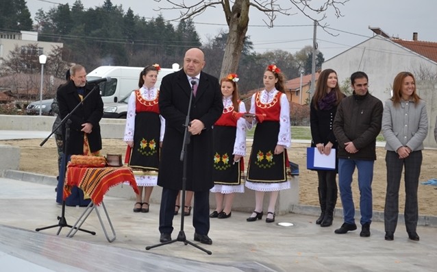 Откриха новата спортна площадка в Казанлък