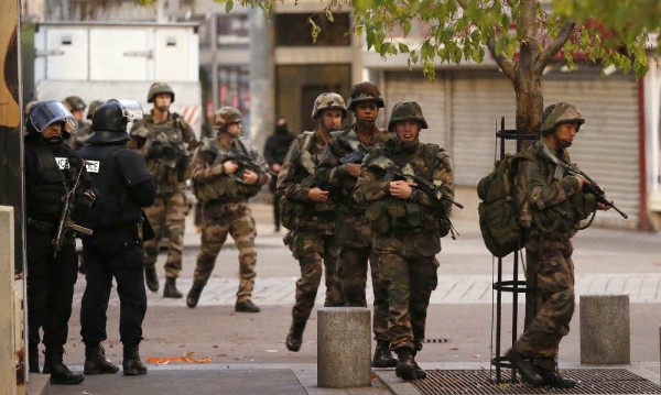 Жена камикадзе се взривила при операцията в Сен Дени