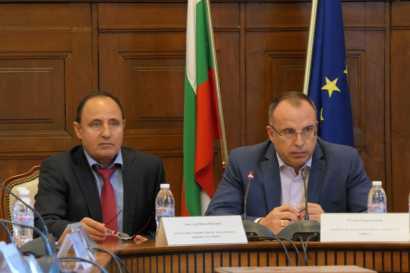 Министър Румен Порожанов: Пострадалите пчелари ще получат индивидуална помощ de minimis