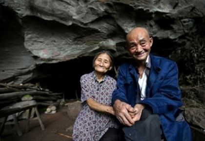 Това семейство живее вече 54 години в пещера! Ежедневието им ще ви изненада (СНИМКИ)