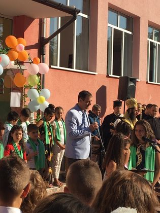Кметът на „Източен“ Николай Чунчуков открива учебната година в три училища в района