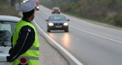 Пътни полицаи глобяват шофьори за аптечки и пожарогасители с изтекъл срок на годност