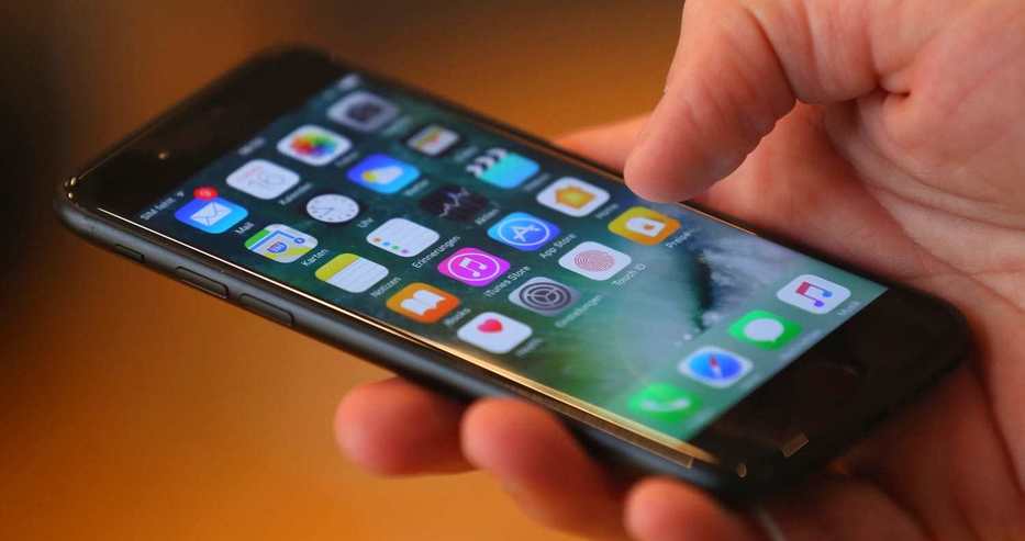31-годишен мъж задигна Айфон 7, не можа да го отключи, съжали и отиде в полицията да го остави
