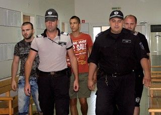 Футболен съдия е сред обирджиите на казиното в Стамболийски (Снимки)