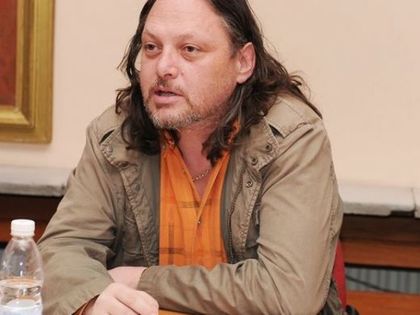 Бившият стратег на БСП Нидал Алгафари изригна мощно в защита на Цачева