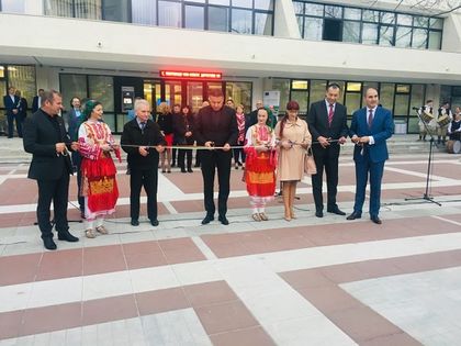 Благоевград: Кметът д-р Атанас Камбитов и зам.-председателят на ГЕРБ Цветан Цветанов откриха обновения площад „Георги Измирлиев“