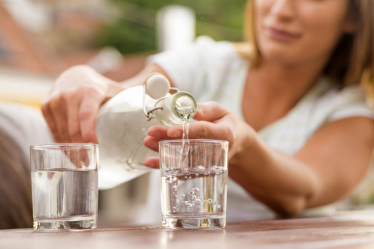 Наистина ли е полезно да пием много вода?