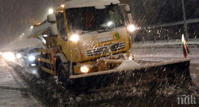 Снегът за Йордановден заваля! 130 снегорина са на терен в София