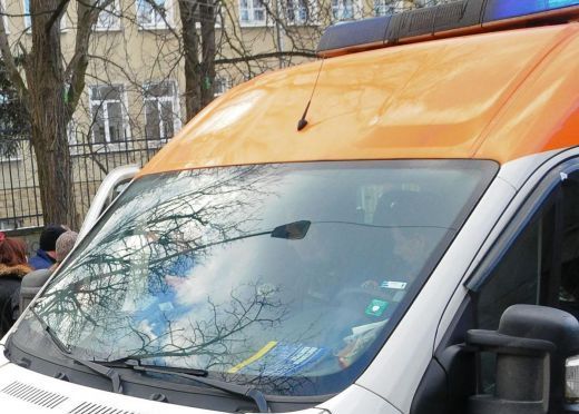 Хлапак на 9 оцеля след сблъсък с автобус