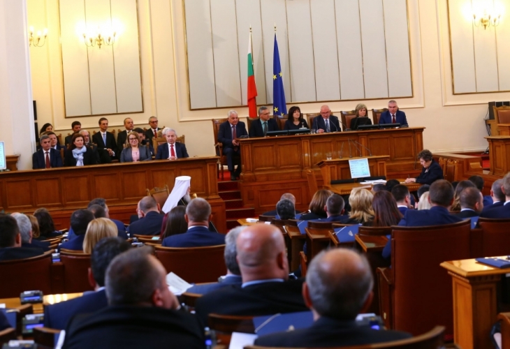 Парламентът нанесе удар на Нинова и отхвърли един от най-важните закони в програмата на БСП