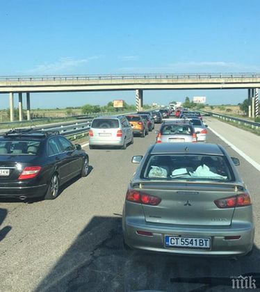 ВАЖНО! Отклоняват движението на камиони по магистрала