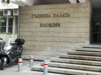 Пловдивският съд с условни за трима мъже, блъскали и унижавали полицаи