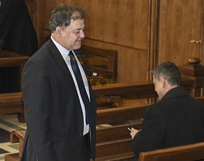 Николай Ненчев влиза в съда за ремонта на МиГ-овете