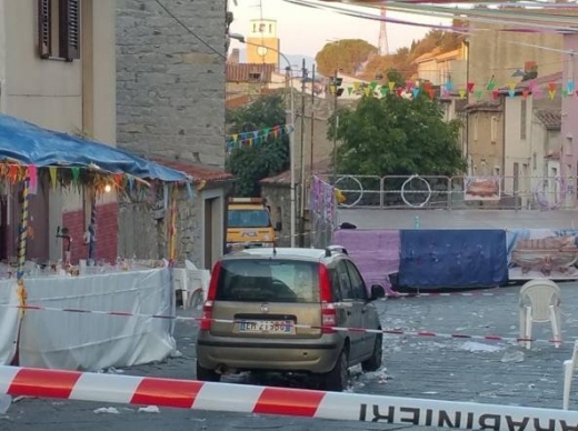Ужас в Италия! Кола се вряза в тълпата на празник (СНИМКИ)