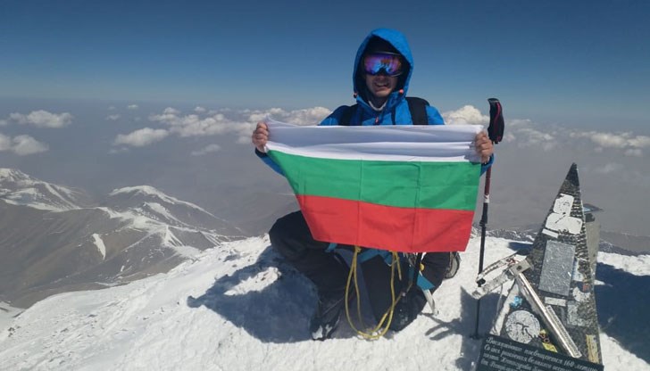 Русенец изкачи най-високият връх в Европа!