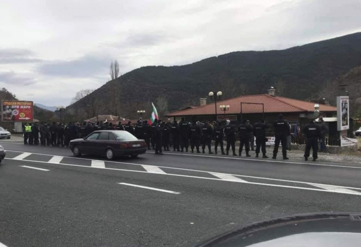 Жандармерия се намеси сериозно в протеста на главен път Е-79 (СНИМКИ)