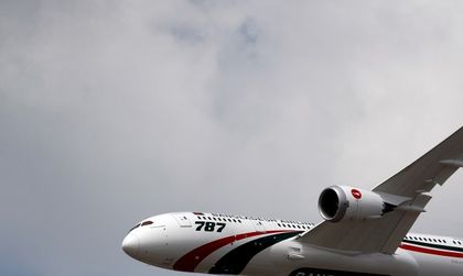 Самолет от Париж се върна заради терористична заплаха