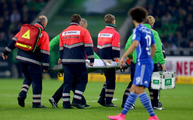 Футболист на Шалке отнесе 5 мача за
счупен крак