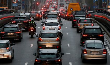 Който се учи – в I класа, останалите – отзад