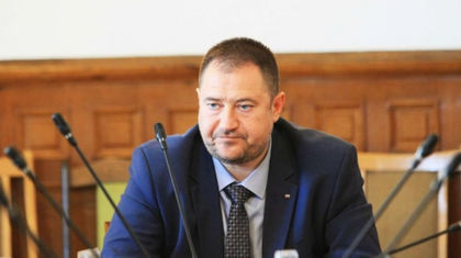 Намериха 427 000 лева в касета на близък на задържания бос Харалампиев!