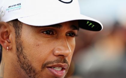 Хамилтън се замисля за MotoGP