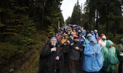 Хиляди полски католици се събраха и се помолиха за мир по света