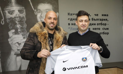 Официално: Левски представи Ники Михайлов