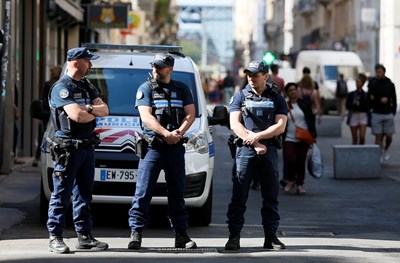 Задържаха и жена за бомбеното нападение в Лион