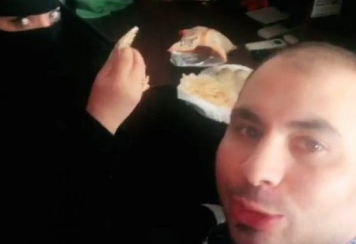 Арестуваха египтянин в Саудитска Арабия – закусвал с жена