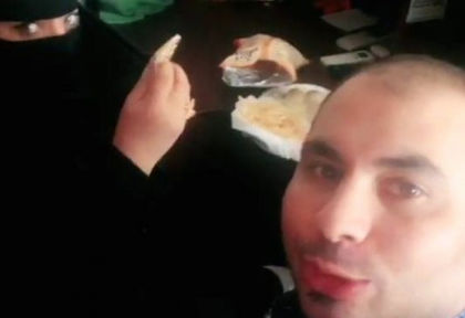 Арестуваха египтянин в Саудитска Арабия – закусвал с жена