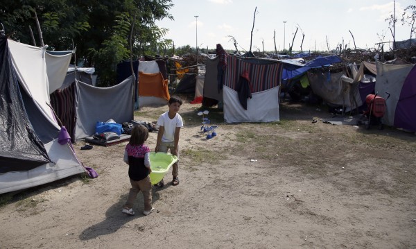 Унгария праща 3000 полицаи на сръбската граница