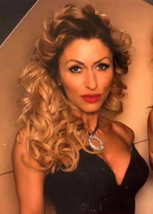 „Мисис България Top of World 2018“ София Паскалева поддържа косата си с анти-ейдж терапия със златен ботокс (Снимки)