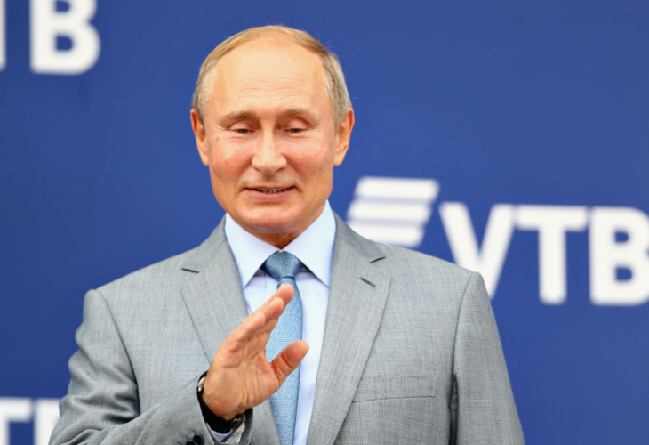 Популярен световен лидер лети със специален самолет при Путин за ЧРД
