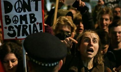 Британски бомбардировачи с първи удари в Сирия