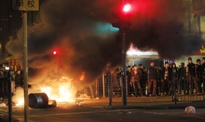 Сблъсъци между полиция и протестиращи в Хонконг