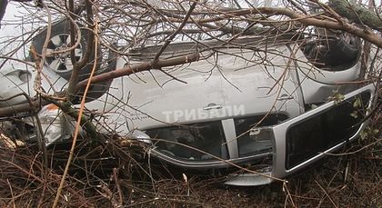 Опел се обърна на покрив - водачът оцеля