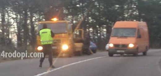 Жестока катастрофа край Кърджали - две смазани коли, млада жена е в болница